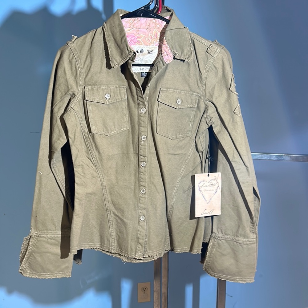 Women’s Love Stitch Button Up NWT